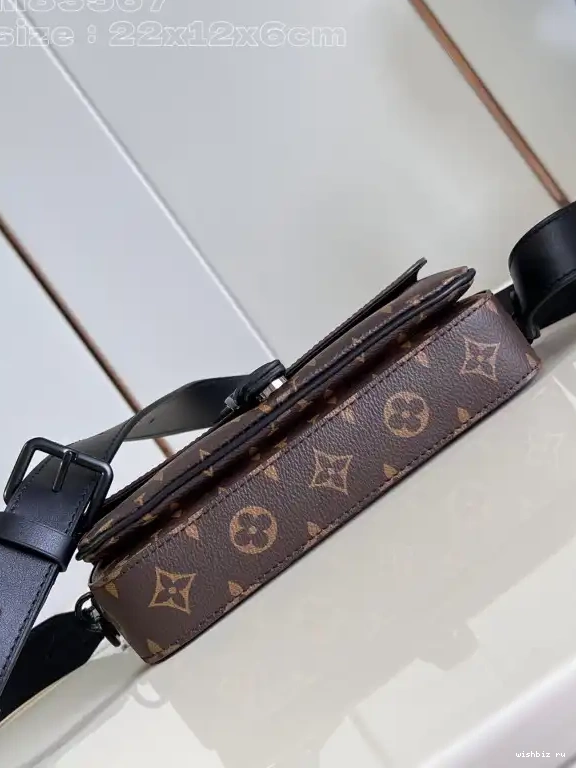 WIS VUITTON Wallet LOUIS Montsouris Wearable 0625